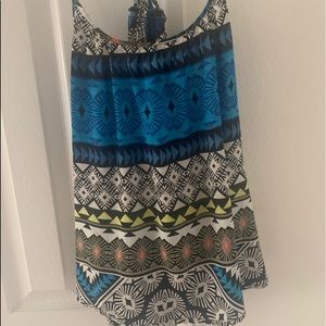 Cute top! Nice pattern and colors.